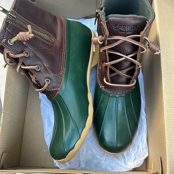 Sperry duck boots, size 8.5 - Picture 2 of 8